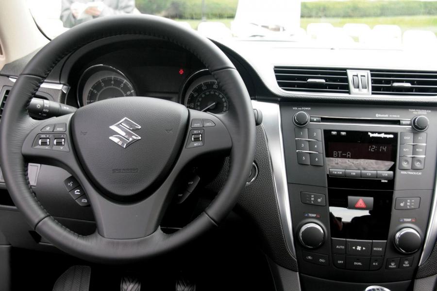  Suzuki Kizashi 2010 года  (фото 99 из 136)